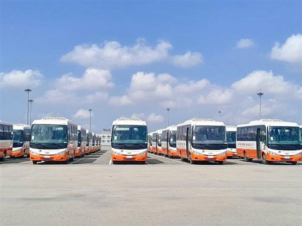 شحن 100 حافلة مصنعة محليًا للتصدير من ميناء شرق بورسعيد