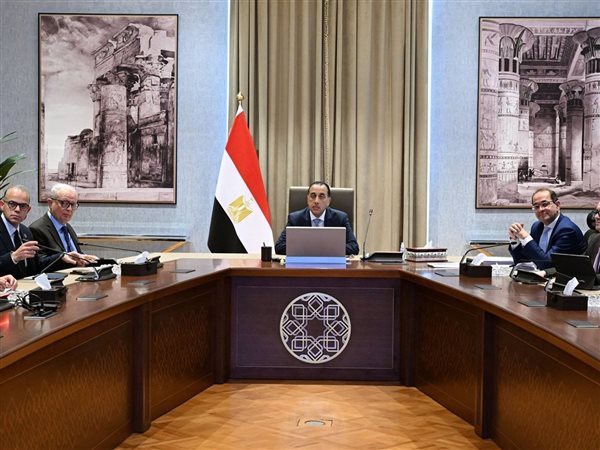 رئيس الوزراء يستعرض الإصدارة الجديدة المحدثة من وثيقة سياسة ملكية الدولة