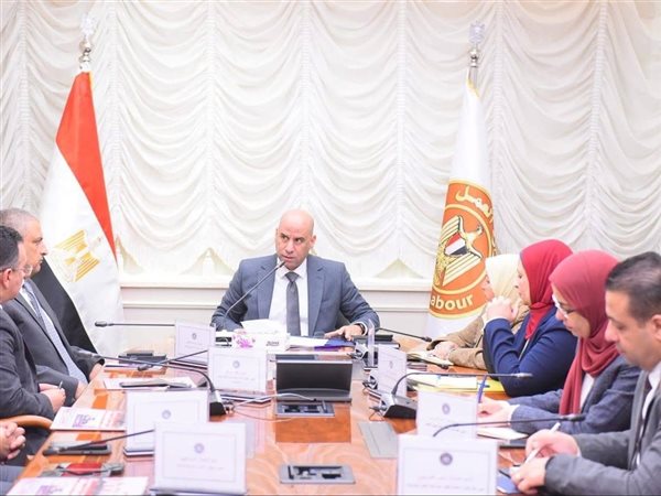 وزير العمل يبحث مع وفد شركة ليوني مصر الألمانية لتصنيع ضفائر السيارات فتح أسواق عمل جديدة