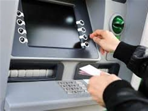 منها خدمة تحصيل الشيكات.. 11 استخدامًا لماكينات الصراف الآلي خلال إجازة عيد الفطر