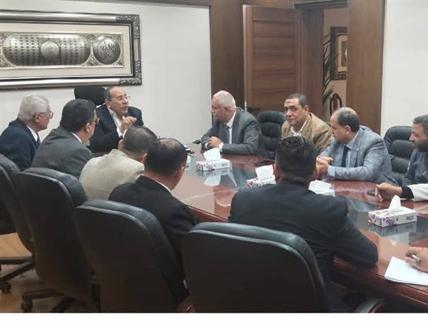 القابضة الغذائية وشعبة المواد الغذائية يطاردان