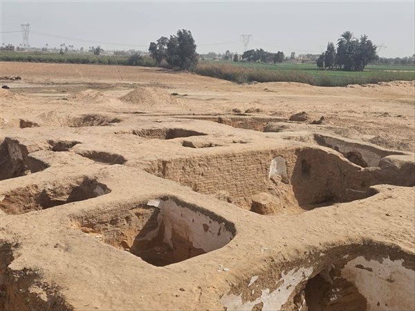 الكشف عن مبنى أثري يرجع إلى بدايات الرهبنة القبطية خلال القرن الخامس الميلادي بمنطقة القلايا بمحافظة البحيرة