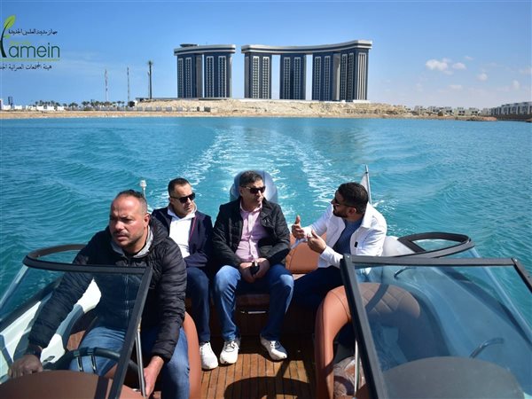 رئيس جهاز العلمين يدرس إطلاق الأتوبيس البحري كوسيلة ترفيهية بقلب المدينة