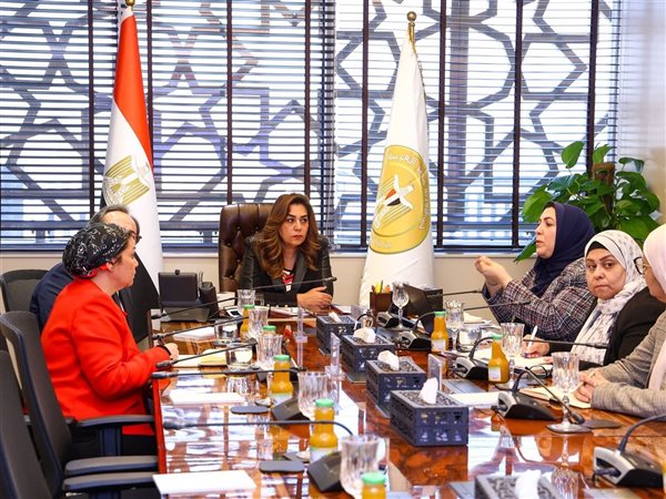 وزيرة التنمية المحلية والبيئة تستعرض خطة تطوير الإدارة المتكاملة للبحيرات المصرية