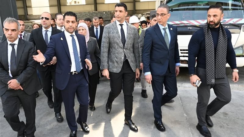 وزير الصناعة ومحافظ الجيزة خلال الجولة التفقدية