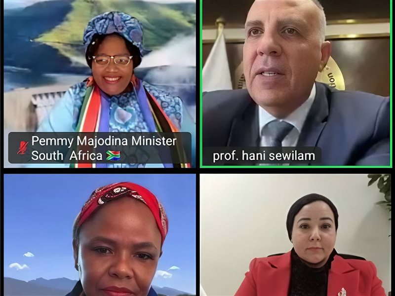 جانب من الندوة