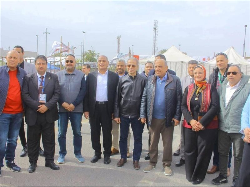 وزير الكهرباء اثناء الإدلاء بصوته 