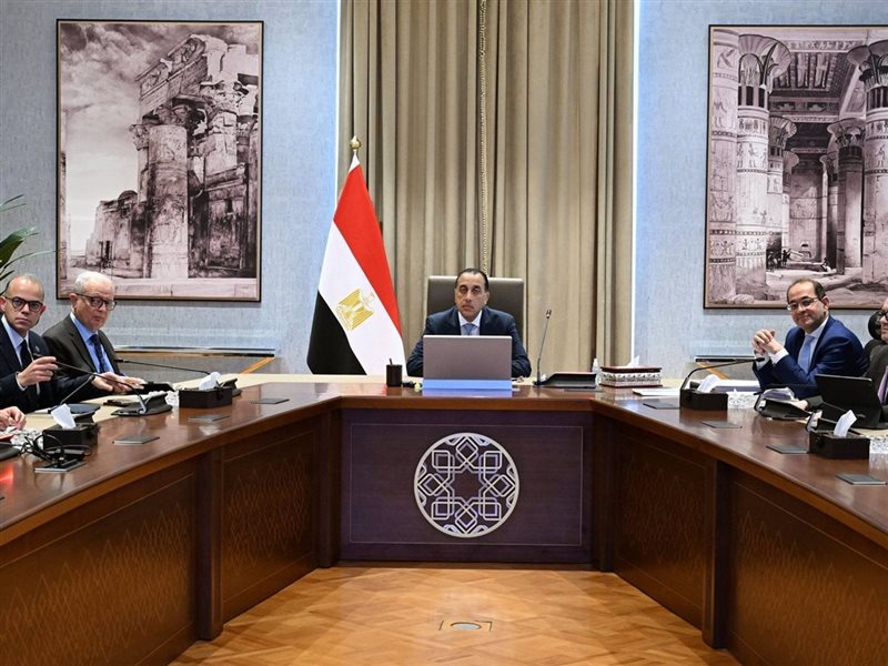 رئيس الوزراء خلال