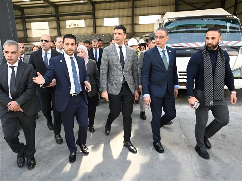 وزير الصناعة ومحافظ