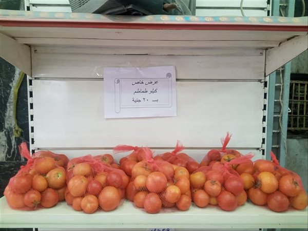 بـ20 جنيهاً للكيلو..التموين تضخ أطناناً من الطماطم والبيض في 1060 مجمعاً استهلاكياً