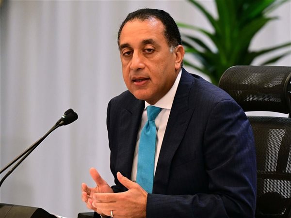 مدبولي يتفقد سوق العبور وفروع 