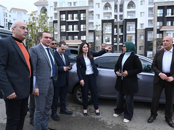 وزيرة الإسكان تتابع موقف الخدمات بالحى السكني الثالث 