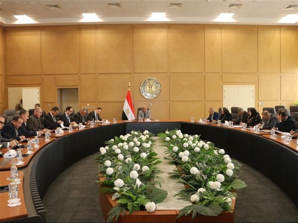 وزير الكهرباء يوجه برفع درجة الاستعداد لتأمين الشبكة الموحدة وضمان استقرار واستمرارية التغذية للتعامل مع التحديات الراهنة