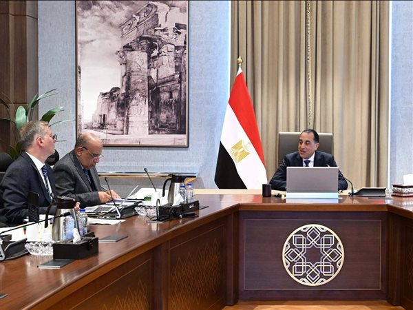رئيس الوزراء يتابع إجراءات ترشيد استهلاك المواد البترولية والكهرباء