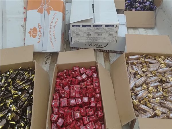 تموين الأقصر بالاشتراك مع سلامة الغذاء يضبط 4000 قطعة شيكولاتة منتهية الصلاحية