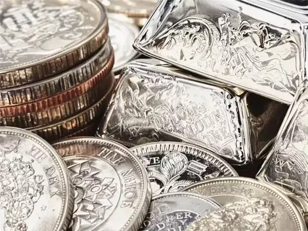 ارتفاع طفيف في أسعار الفضة بمصر.. وعيار 999 يسجل 128 جنيهًا للجرام 