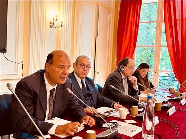 «الغرف العربية» تحذر من تداعيات إغلاق مضيق هرمز على الاقتصاد العالمي