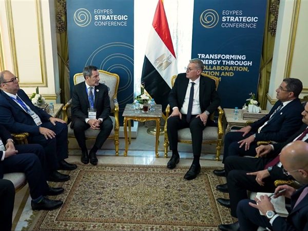 وزير البترول يبحث تعزيز التعاون مع شلمبرجير العالمية في تطبيق الحفر الأفقي لزيادة الإنتاج