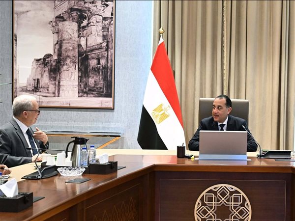 رئيس الوزراء يوجه بقيد 10 شركات حكومية بالبورصة خلال أسبوعين