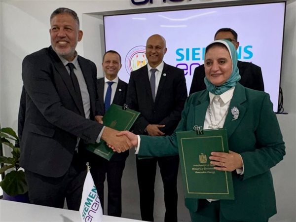 نقل الكهرباء توقع اتفاقية مع سيمنس لدعم وصيانة المحطات الكهربائية