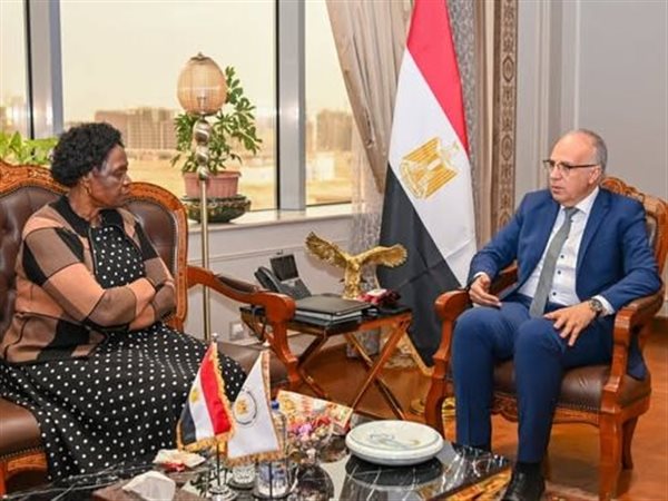 وزير الموارد المائية يبحث مع وزيرة البيئة الأوغندية تعزيز التعاون المائي وتفعيل مشروعات بـ6 ملايين دولار