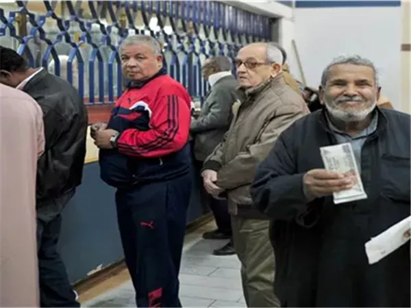 بعد إعلان رفع الحد الأدنى للعاملين.. موقف أصحاب المعاشات من زيادات 2026