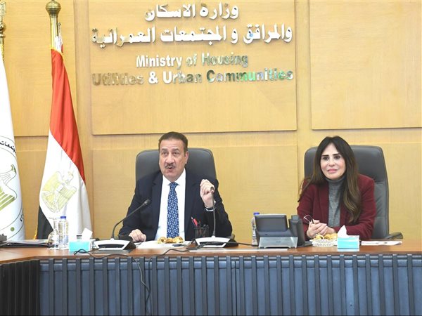 وزيرة الإسكان تبحث مع محافظ بورسعيد طرح 5000 وحدة سكنية جديدة