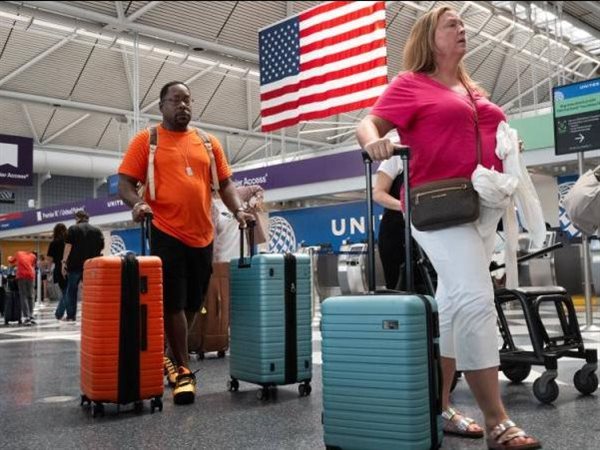 تراجع نسبة الأمريكيين الراغبين في السفر دولياً لأقل من 17% بالأسواق