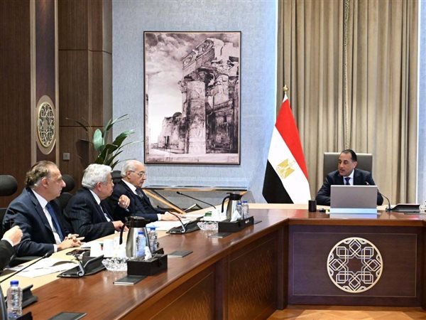 مدبولي يبحث مع 