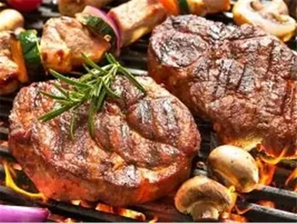 تباين في أسعار اللحوم بالأسواق المحلية.. والمنافذ الحكومية تواصل دورها في 