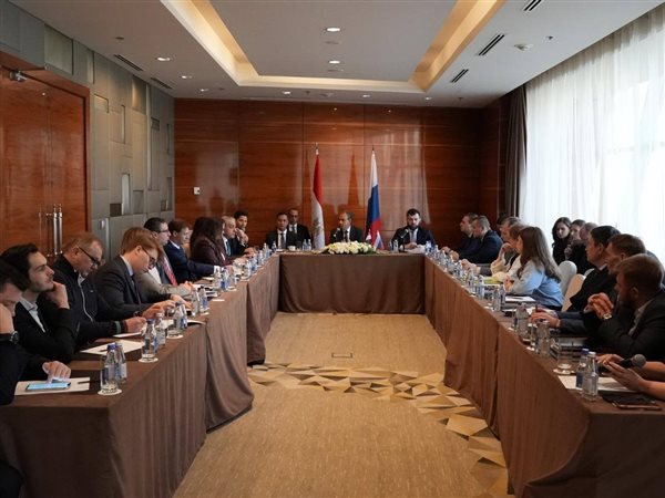 وزير الخارجية يلتقي ممثلي كبرى الشركات الروسية بمشاركة نائب وزير الصناعة والتجارة