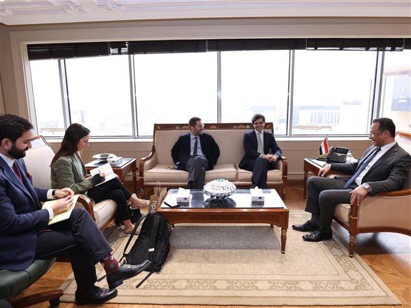 وزير الاتصالات يلتقي جامعة IE الإسبانية لتعزيز تدريب الشباب في المهارات الرقمية والابتكار