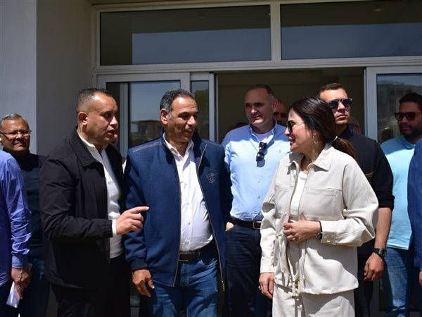 وزيرة الإسكان تتفقد الأبراج الشاطئية وطريق البوليفار وكمبوند 