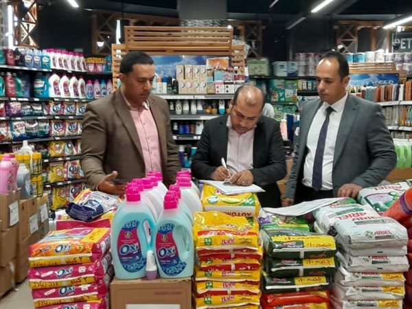 جهاز حماية المستهلك يضبط منتجات غذائية فاسدة بالقاهرة الجديدة ويحيل الواقعة للنيابة