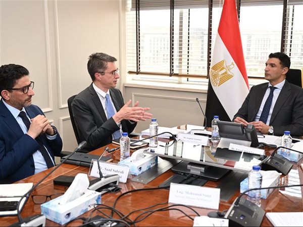 وزير الصناعة يبحث مع وفد البنك الدولي ومؤسسة التمويل الدولية سبل دعم المشروعات الصناعية في مصر