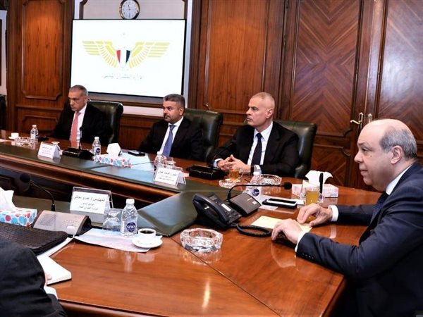 وزير الطيران المدني يؤكد جاهزية كاملة لتشغيل موسم الحج 1447 بكفاءة