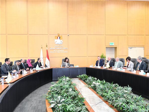 وزيرة الإسكان تبحث مع HDP تعزيز مبيعات مشروعات المدن الجديدة