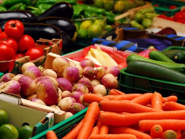 هدوء في أسعار الخضروات اليوم الأربعاء بالأسواق.. البصل الأبيض بـ 6 جنيهات 