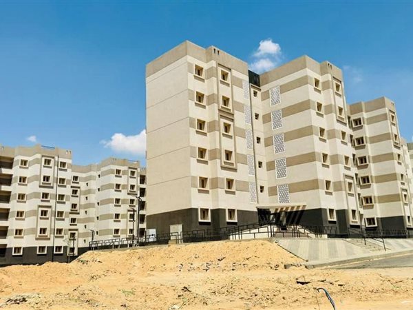 وزيرة الإسكان تتابع موقف تنفيذ وحدات «سكن لكل المصريين» بمدن 15 مايو والسادات وحدائق العاشر والعبور الجديدة