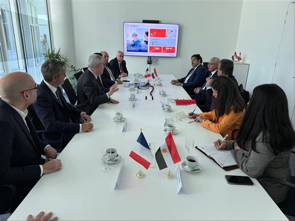 من ليون الفرنسية.. 