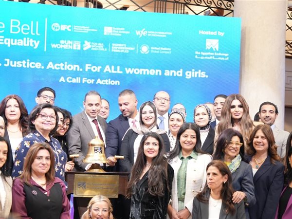 رئيس الرقابة المالية يسلط الضوء على تمكين المرأة خلال قرع جرس البورصة احتفالاً بيومها العالمي