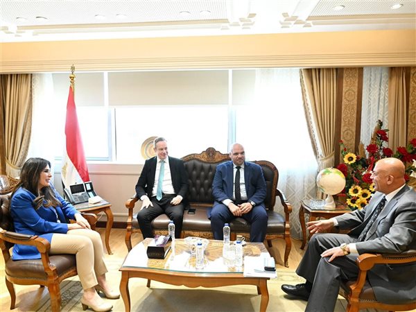 وزيرة الإسكان تبحث مع شركة «أكوا باور» سبل التعاون في مجال إنشاء وتشغيل محطات تحلية مياه البحر