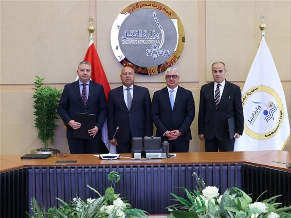 وزير النقل يشهد توقيعين بين شركة موانئ مصر البحرية و الهيئة العامة للمنطقة الاقتصادية لقناة السويس