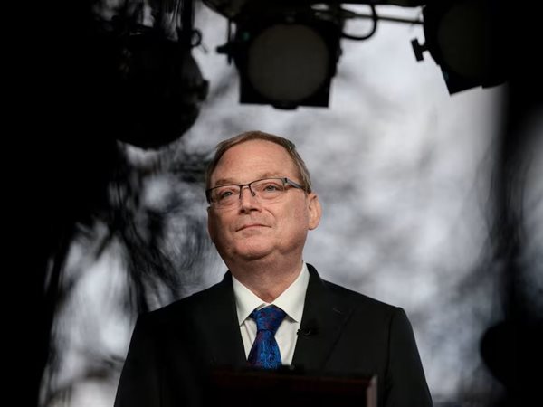 مستشار البيت الأبيض: خفض الفائدة مرهون بتراجع أسعار الطاقة