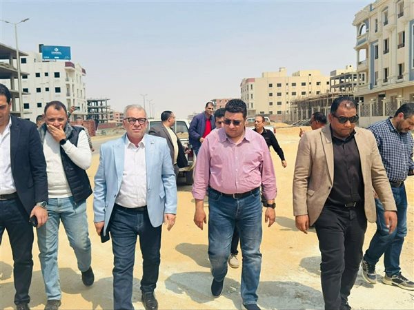 نائب رئيس “المجتمعات العمرانية” يتفقد أعمال “بيت الوطن” بالقاهرة الجديدة 