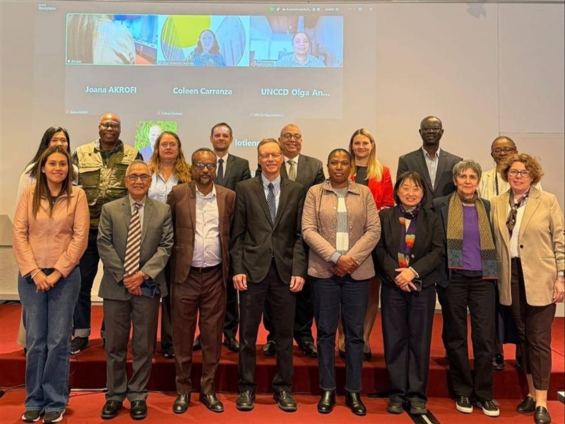  خلال مشاركة وفد