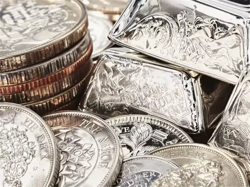 سبائك وجنيهات فضة