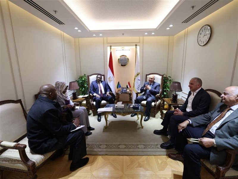 وزير النقل وسفير