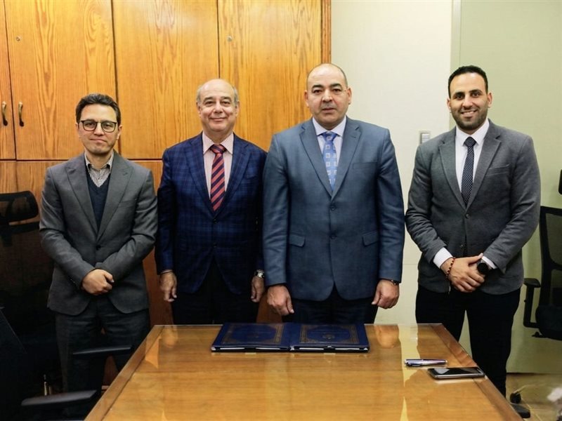 خلال التوقيع