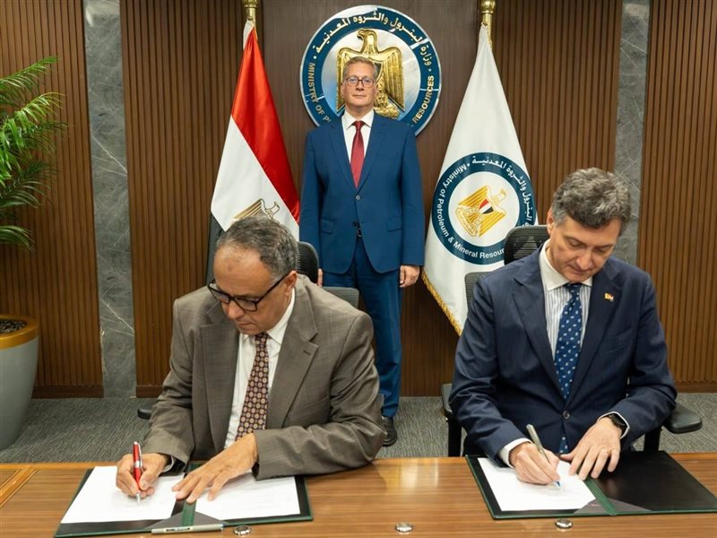 وزير البترول يشهد توقيع مذكرة النوايا الملزمة 